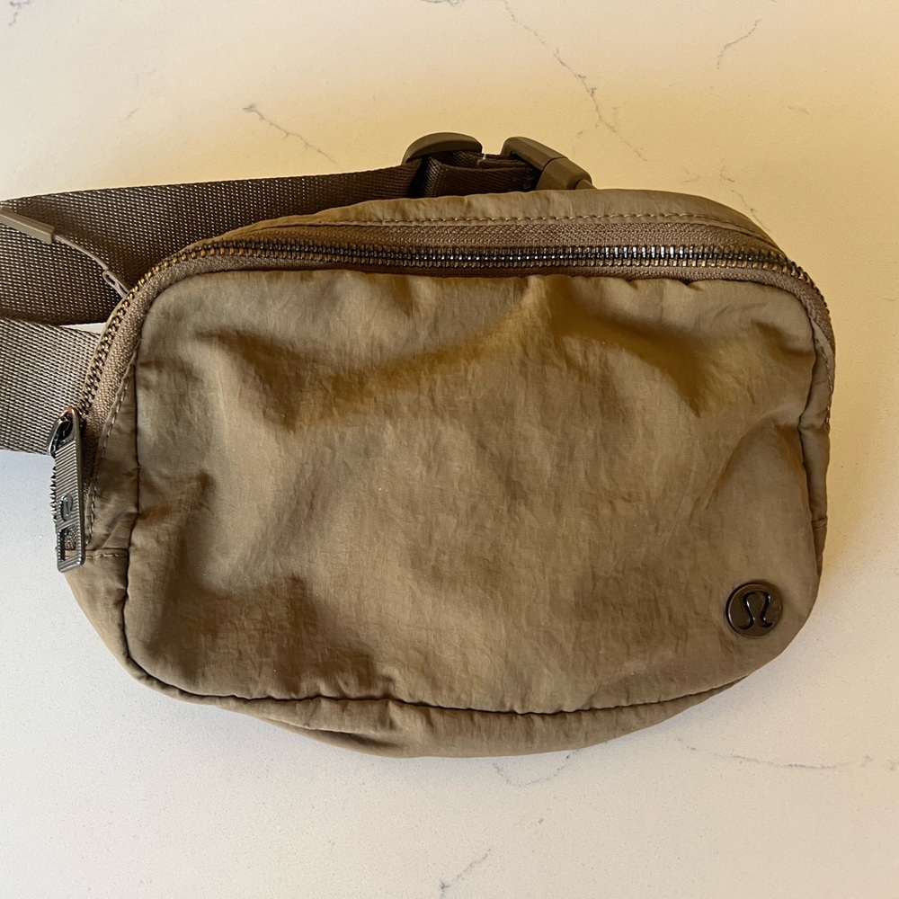 Lululemon Everywhere Belt 1L